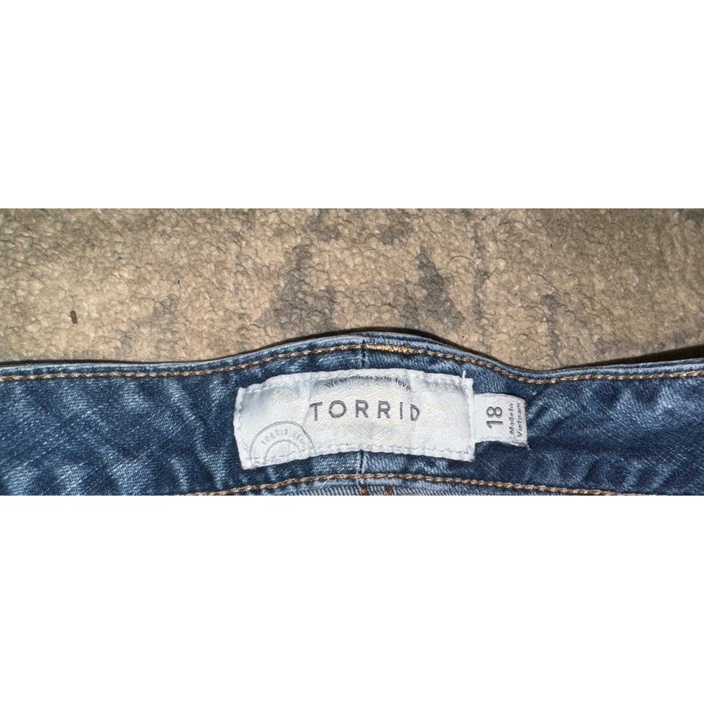 Torrid Womens Size 18 Denim Shorts Rolled - Picture 3 of 4